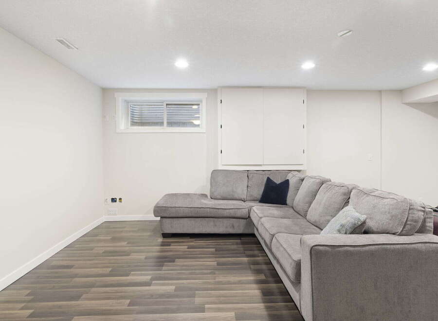 Discover the comfort of this inviting living space, perfect for relaxation and entertaining.
