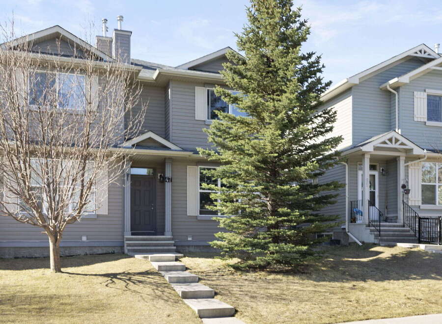 Discover this charming townhome, perfect for comfortable living.