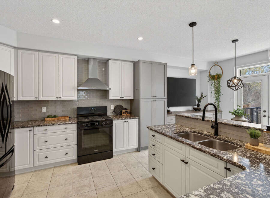 Step into this stunning kitchen, boasting modern design and high-end finishes.