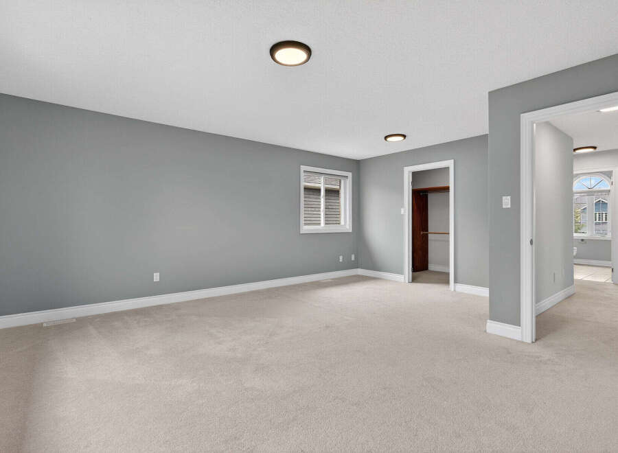 Step into this spacious and inviting room, perfect for creating your dream living space.