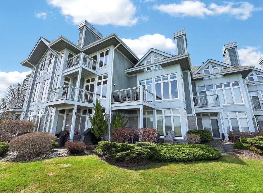 Discover luxury living in this stunning waterfront property.