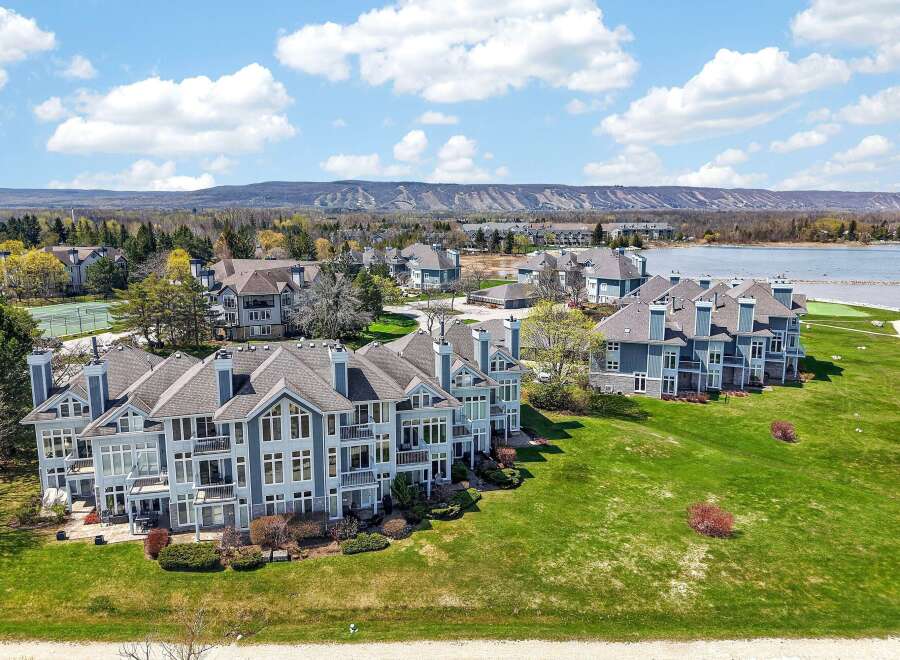 Discover luxury living in this stunning waterfront property.
