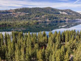 Discover the tranquility of lakeside living with this stunning property.