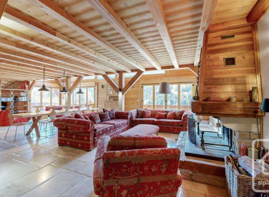 Experience the epitome of luxury living in this stunning property, boasting a spacious and inviting interior.