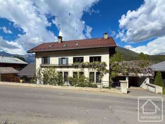 Discover this charming property, featuring a classic design and a prime location.