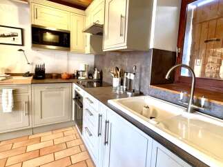 This charming kitchen boasts a cozy and inviting atmosphere, perfect for preparing delicious meals.