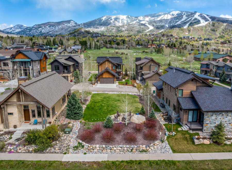 Discover luxury living in this stunning mountain home, boasting exquisite architecture and breathtaking views.