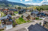 Discover luxury living in this stunning mountain retreat.
