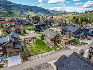 Discover luxury living in this stunning mountain retreat.