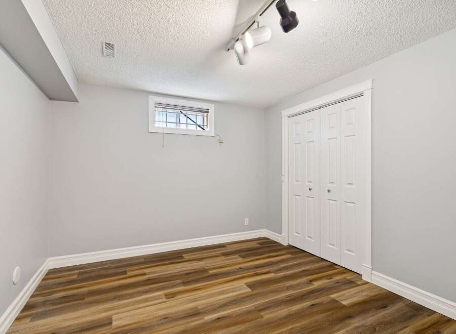Discover the potential of this inviting space! Featuring a neutral color palette and stylish flooring, this room offers a versatile canvas for your design vision.