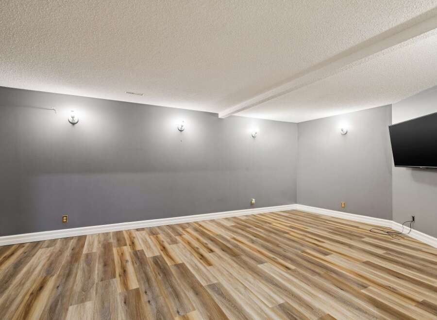 Step into this inviting space, perfect for relaxation or entertainment.