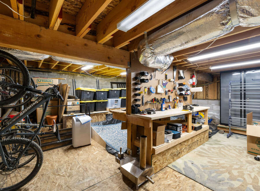 Discover the potential of this versatile space! This image showcases a well-organized workshop area, perfect for DIY projects or hobbies.
