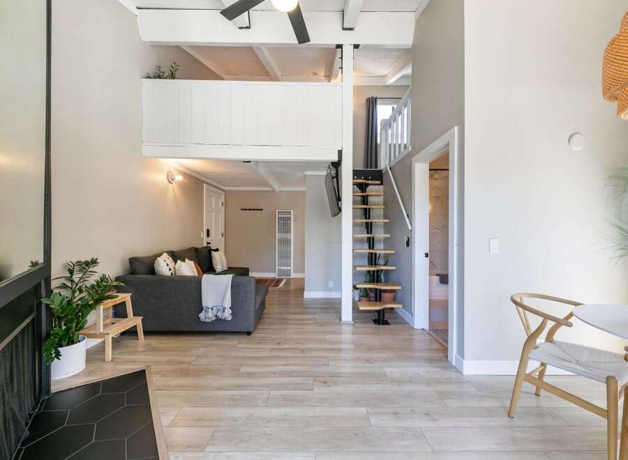 Discover the charm of this stunning property featuring a unique loft design and modern finishes.