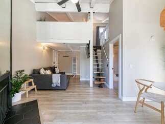 Discover the charm of this stunning property featuring a unique loft design and modern finishes.