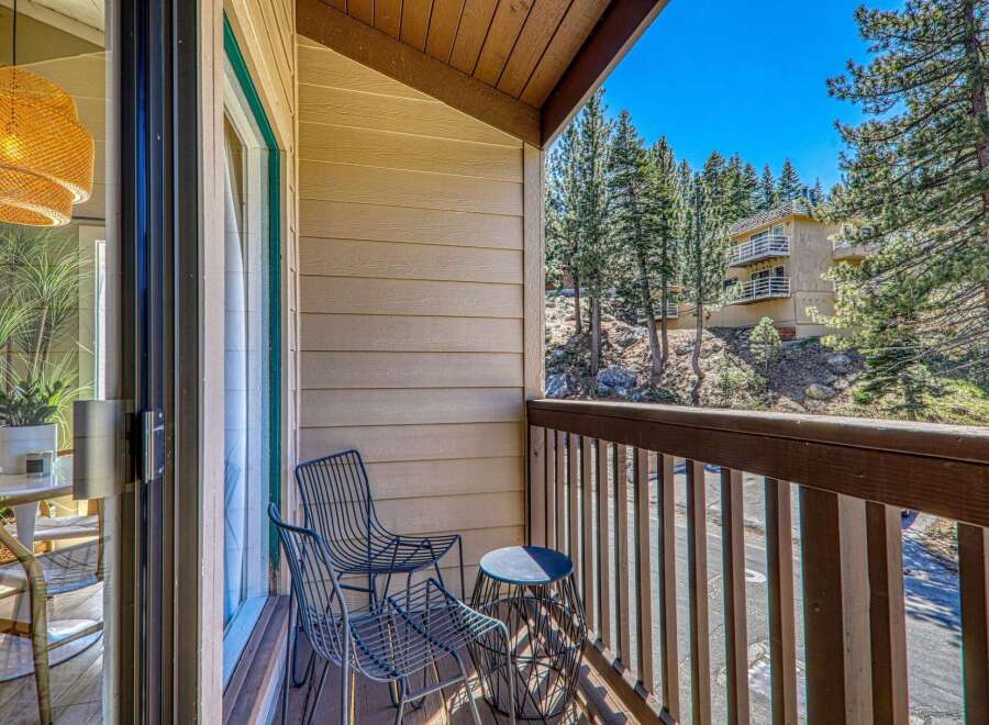 Enjoy breathtaking views from this charming balcony! This property features a cozy outdoor space perfect for relaxing and taking in the surrounding scenery.