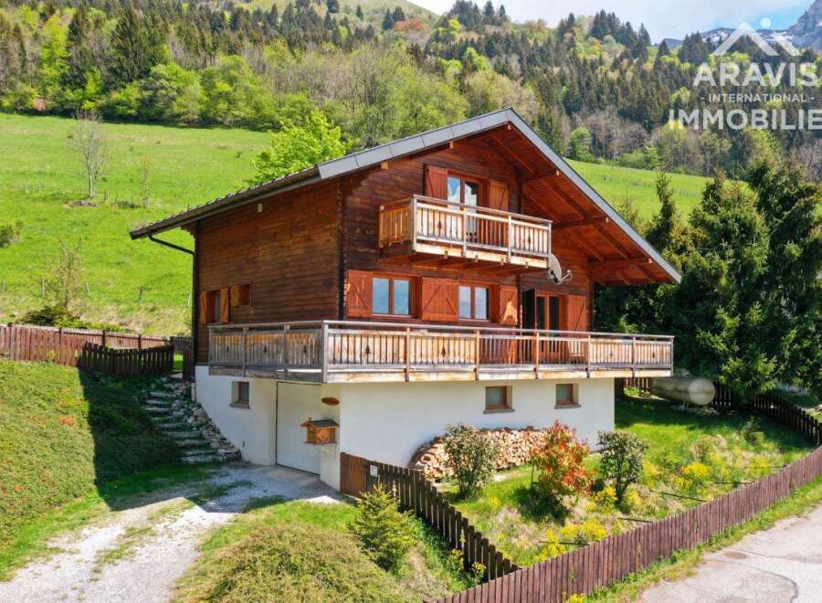 Discover your dream chalet nestled in the heart of the mountains! This charming property boasts a classic wooden facade, offering a warm and inviting atmosphere.