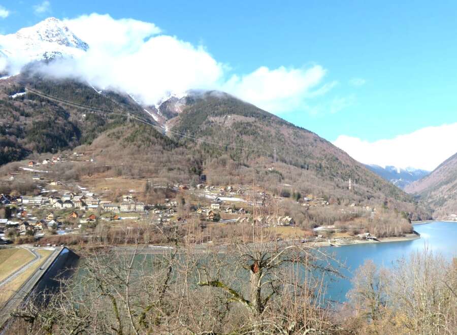 Discover breathtaking mountain views and serene lakefront living in this stunning property.