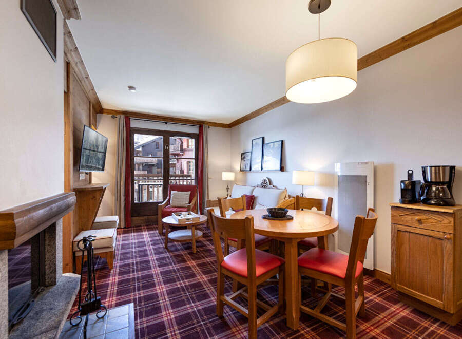 Discover the charm of this cozy living space, perfect for a relaxing getaway.