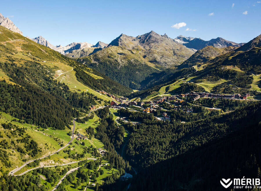 Discover the breathtaking beauty of this mountain property, nestled in a picturesque valley.