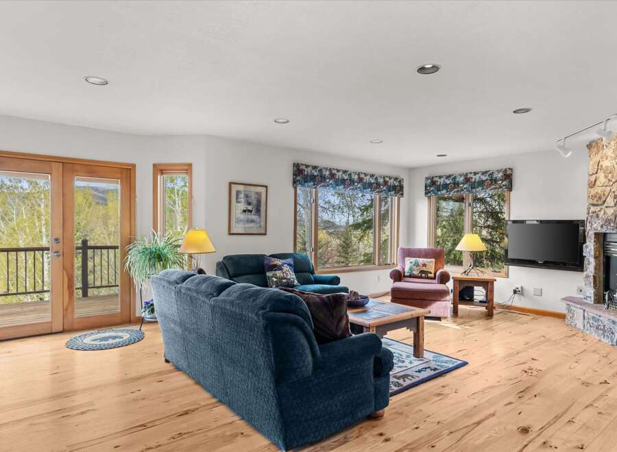 Step into this inviting living space, perfect for relaxation and entertaining.