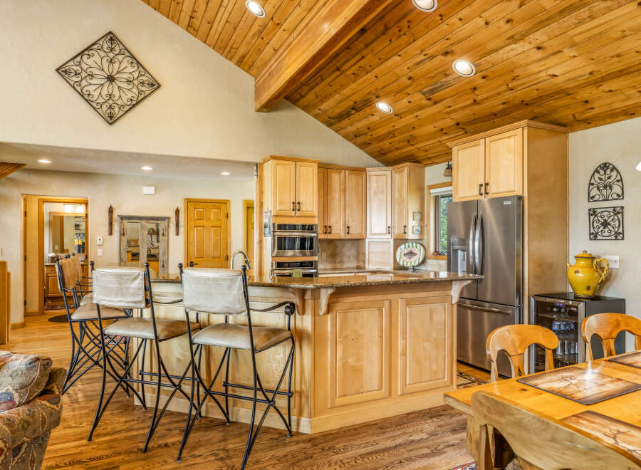 This stunning kitchen boasts a warm and inviting atmosphere, perfect for both everyday living and entertaining.