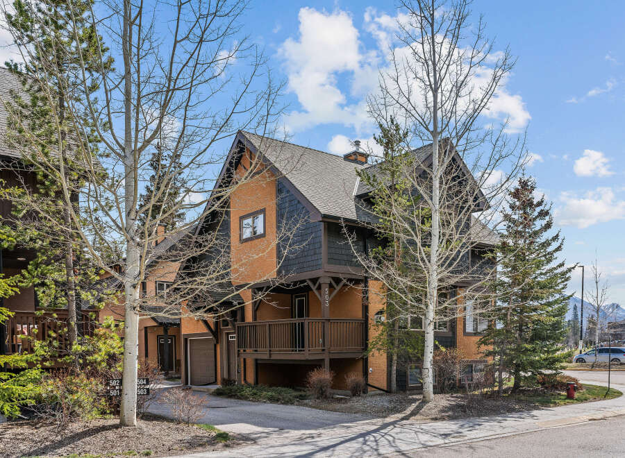 Discover the charm of this stunning property, boasting a unique architectural design and a prime location.