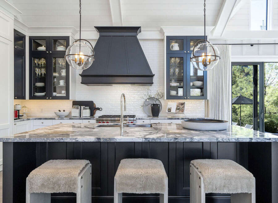 This stunning kitchen boasts a modern design with high-end finishes, perfect for culinary enthusiasts.