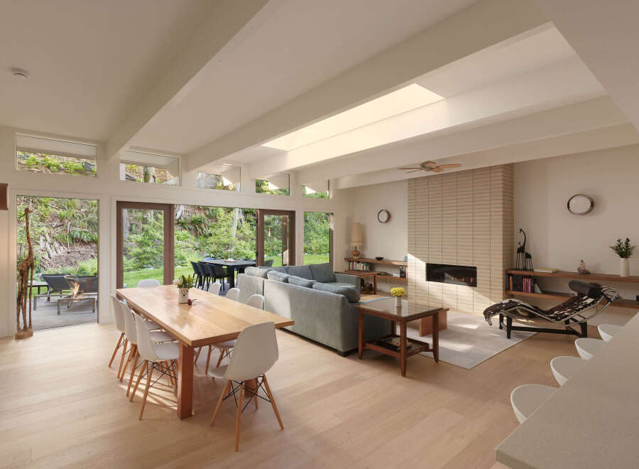 This stunning property boasts a modern, open-concept design, perfect for luxurious living.