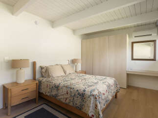 This stunning bedroom boasts a modern design with a touch of elegance.