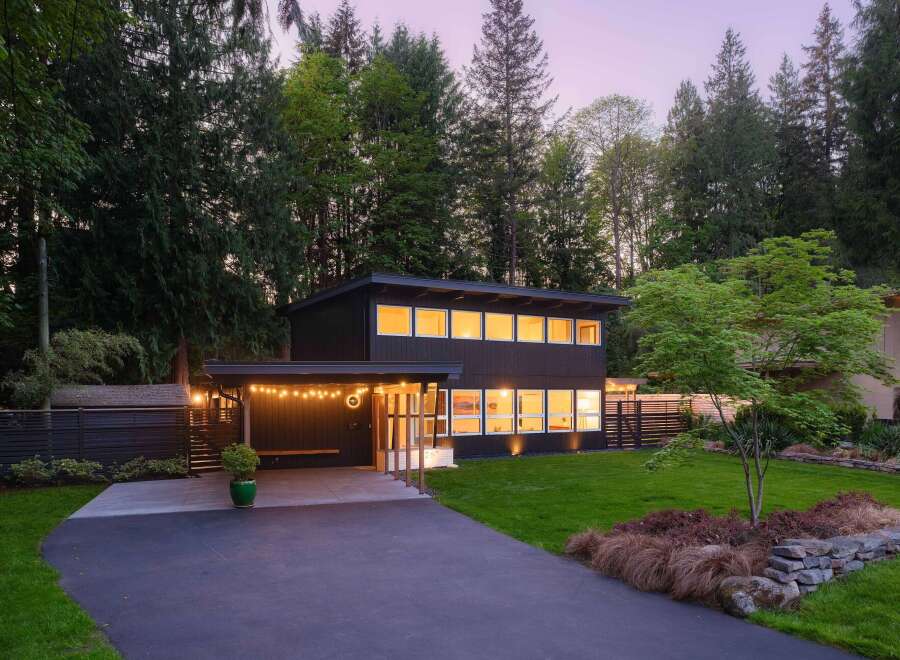 This stunning modern home offers a perfect blend of contemporary design and natural beauty.