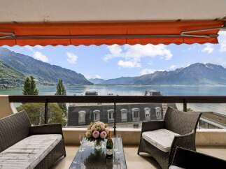 Experience breathtaking panoramic views of the lake and mountains from this stunning balcony, perfect for enjoying your morning coffee or evening wine.