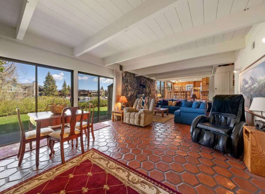 Experience luxury living in this stunning property, featuring a spacious interior and breathtaking views.