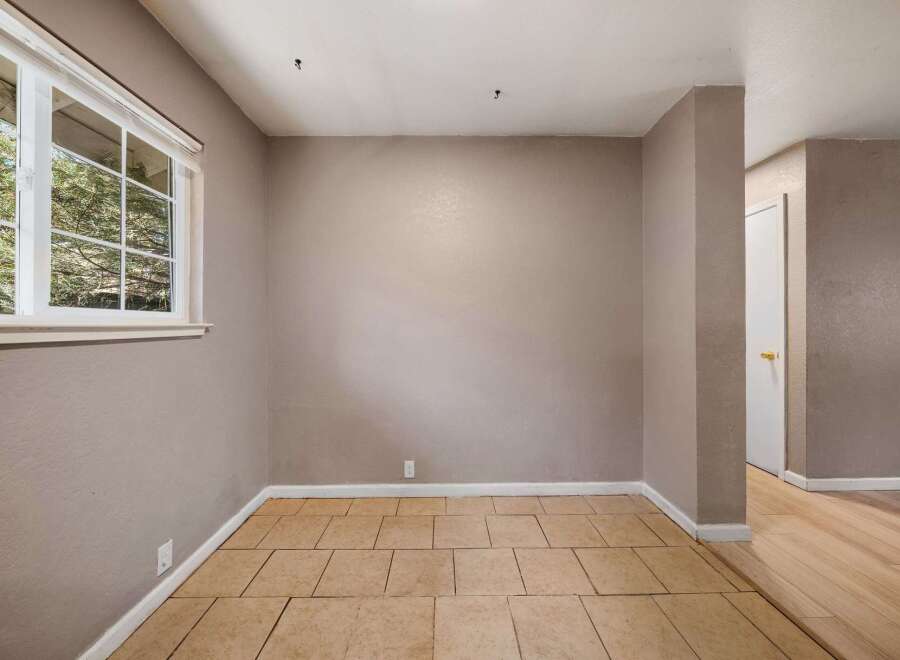 Discover the potential of this inviting space! This room features a neutral color palette, perfect for any design vision.