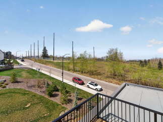 Discover the charm of this stunning property, perfectly situated in a desirable neighborhood.