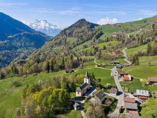 Nestled in a picturesque mountain valley, this charming property offers stunning views and a tranquil lifestyle.