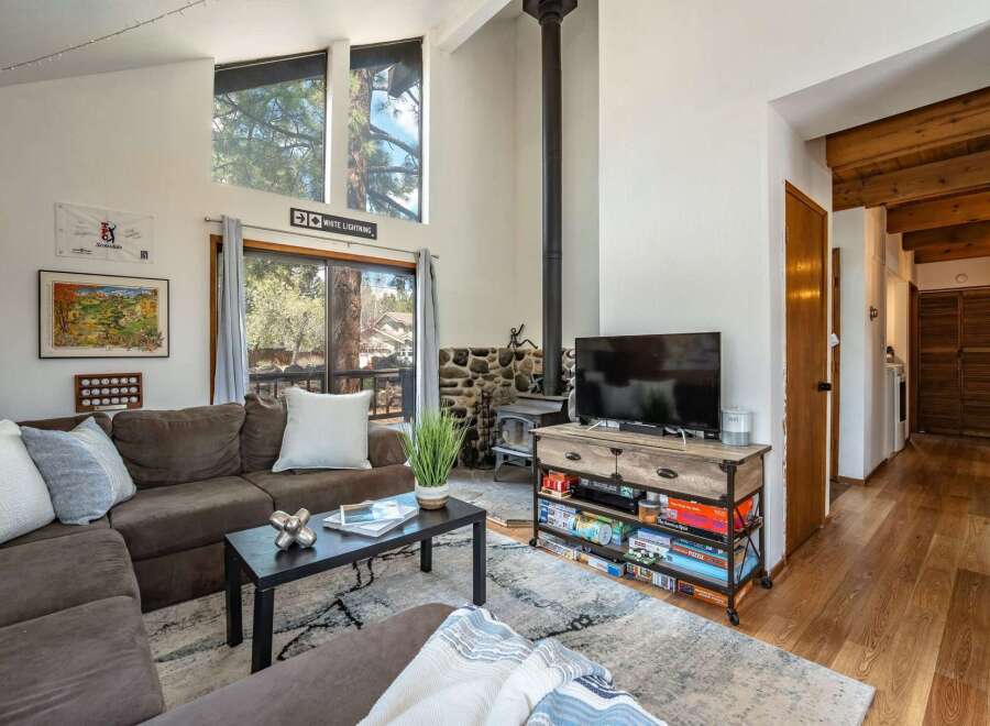 Step into this inviting living space, perfect for relaxation and entertainment.