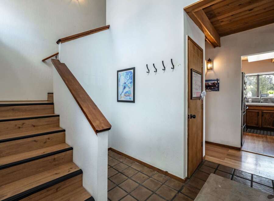 Step into this inviting home and discover a blend of comfort and style.