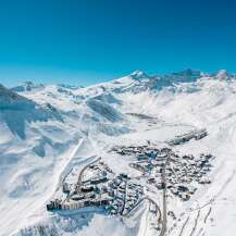 Discover the ultimate winter escape in this stunning mountain village, nestled amidst the snow-capped peaks.