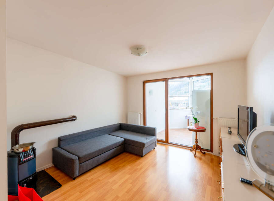 Discover this cozy living space, perfect for relaxation and entertaining.