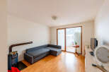 Discover this cozy living space, perfect for relaxation and entertaining.