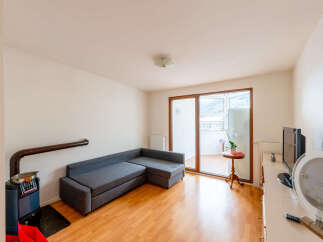 Discover this cozy living space, perfect for relaxation and entertaining.