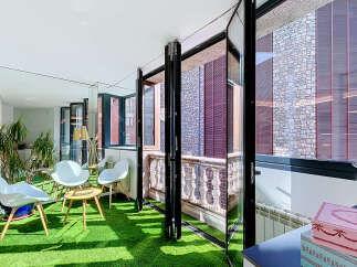 Experience modern living with this unique indoor-outdoor space, featuring artificial turf flooring and expansive folding glass doors that seamlessly connect to a charming balcony.
