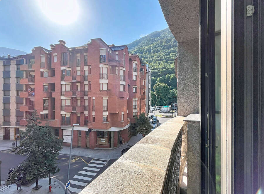Experience urban living with a mountain backdrop from this charming apartment.