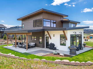 Discover modern luxury in this stunning home featuring contemporary architecture and high-end finishes.