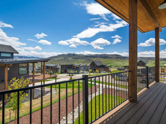 Enjoy breathtaking views from this stunning property, featuring a modern design and luxurious finishes.