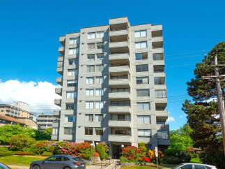 Discover luxury living in this stunning high-rise condo building.