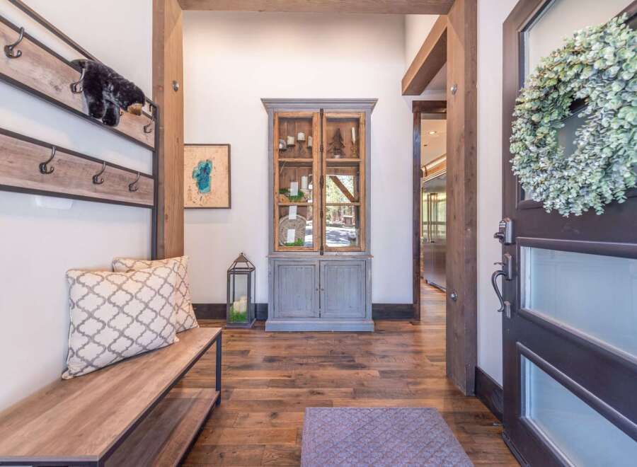 Step into luxury with this stunning entryway! Featuring a beautiful wooden bench, a stylish coat rack, and a charming cabinet, this space is both functional and inviting.