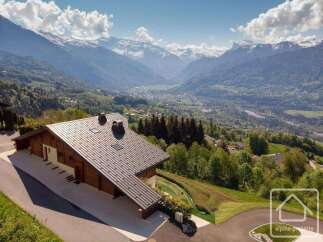Discover your dream alpine retreat! This stunning property boasts breathtaking mountain views and a modern design.