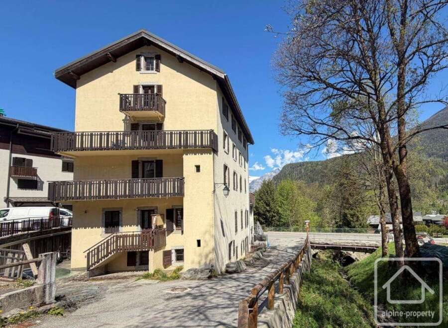 Discover this charming property featuring multiple balconies, offering stunning views of the surrounding mountains.