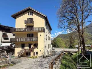 Discover this charming property featuring multiple balconies, offering stunning views of the surrounding mountains.